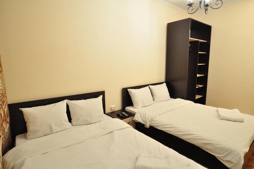 Status Guesthouse Kiev Room photo